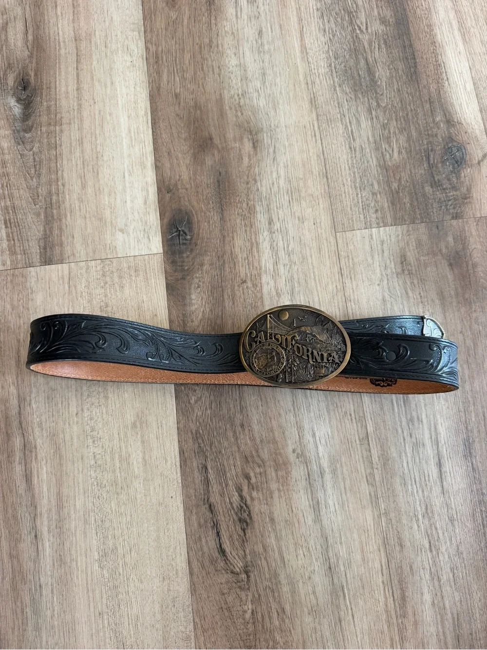 Tony lama Montana Silversmith Tooled Leather Belt California Buckle Mens 34 NWOT